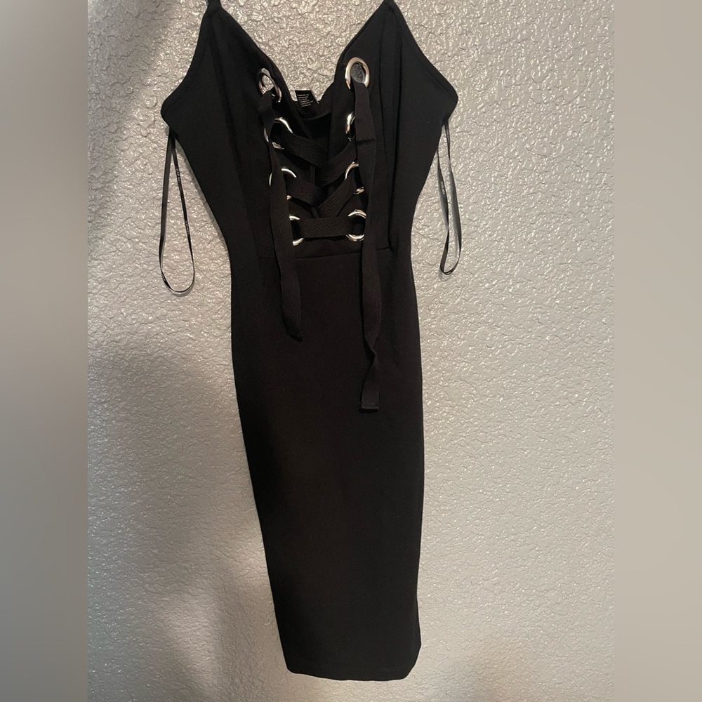 FOREVER 21 BLACK BODY CON DRESS | WORN ONCE | EXCELLENT CONDITION | SIZE: S